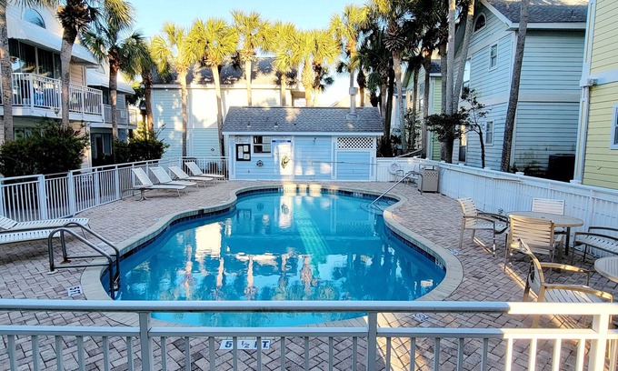 Crystal Shores Casa | Turtle Beach Bottom Unit 9B - Walk to the beach!