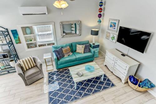 Fernandina Beach Apartamento | Turtle Loft - Charming Oceanfront Loft - Multiple Decks - Private Beach Access