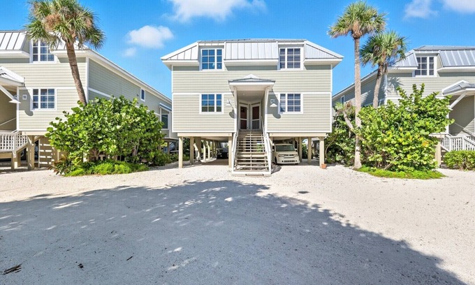 Boca Grande Casa | Turtleback 8 - 3/3 - Community Pool - Sleeps 6 - Gulf Front