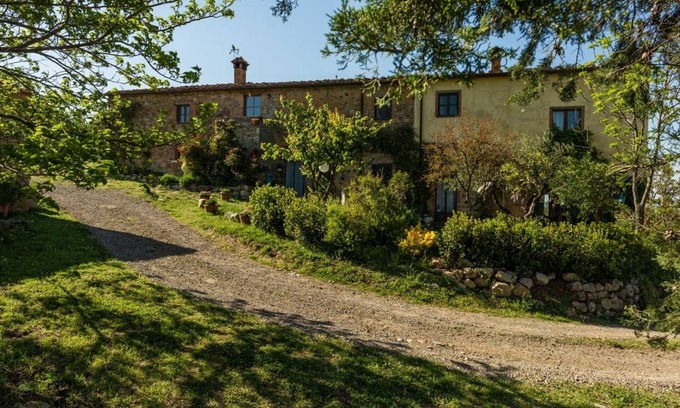 Chianni Casa | tuscany country house looking out over 180° of the enchanting Volterra panorama