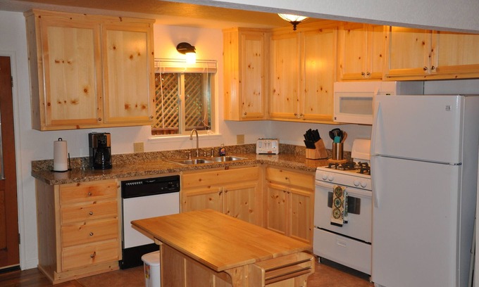 Twain Harte Casa | Absolutamente hermoso, con una impresionante mesa de Air Hockey