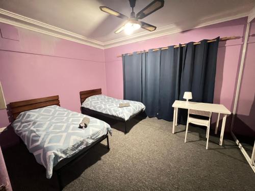 Pendle Hill Casa | Twin Room close to Train Station - PH2