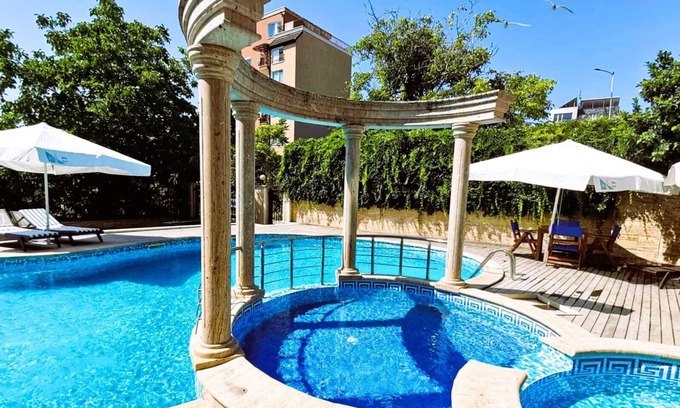 Saints Constantine and Helena Apartamento | Twins Palace Apart Hotel