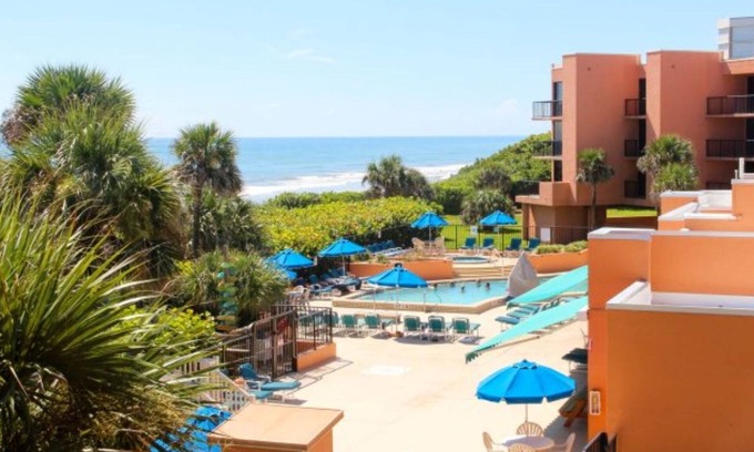 Indian Harbour Beach Complejo | Two Bedroom, Ocean Front, Luxury Condo, Indian Harbour Beach, FL 3936256