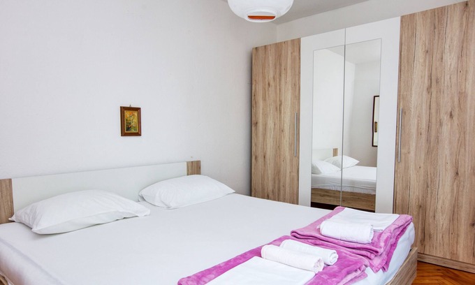 Grebastica Apartamento | Apartamento para dos personas en la playa Sparadici, Sibenik (A-21600-a)