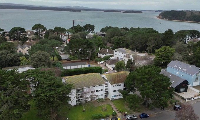 Sandbanks Condominio | Two bedroom apartment with balcony dog friendly