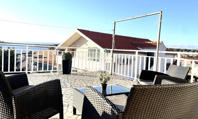 Loviste Apartamento | Apartamento para dos personas con terraza y vista al mar Loviste, Peljesac (A-19514-a)