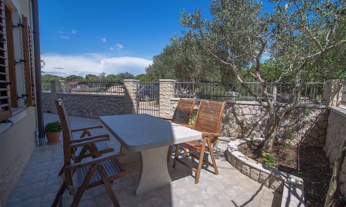 Punta Kriza Apartamento | Apartamento para dos personas con una terraza Punta kriza, Cres (A-8082-a)