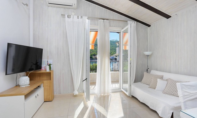 Grebastica Apartamento | Apartamento para dos personas en la playa Grebastica, Sibenik (A-10366-a)
