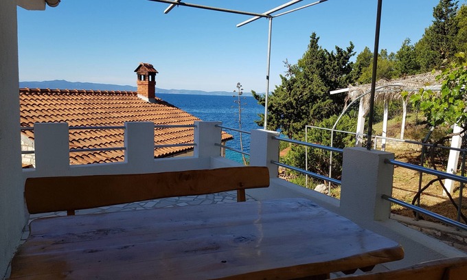 Gdinj Apartamento | Apartamento para dos personas en la playa Bahía Jedra, Hvar (A-2583-f)