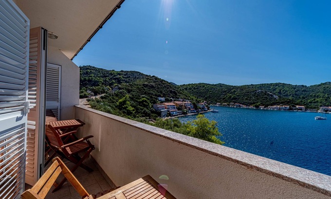 Zaklopatica Apartamento | Apartamento para dos personas con balcón y vista al mar Zaklopatica, Lastovo (A-12452-b)