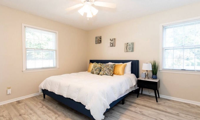 Sandusky Casa | Two Bedroom Cozy Cottage near Sports Force, Kalahari, and Cedar Point!