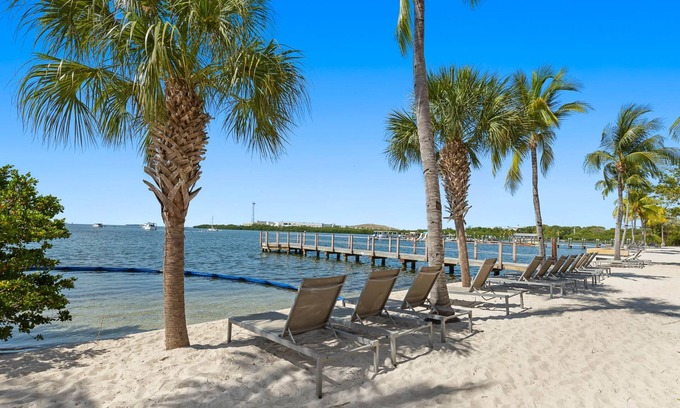 Key West Apartamento | Two Bedroom Residence With Balcony