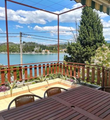 Blace Apartamento | Two bedroom seaside home in quiet village