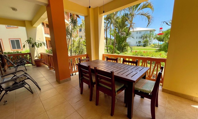 Cocoplum Condominio | Impresionante apartamento en la playa con piscina infinita, jacuzzi y muelle