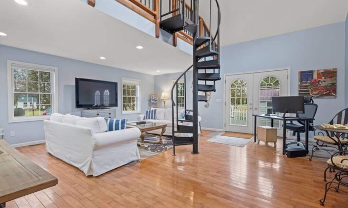 Lexington Casa | Two Doves Cottage, Walk to DT Lex! Cozy Getaway!