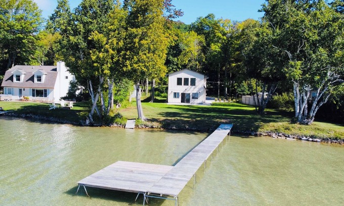 Empire Casa | Two Lake Front Cottages! Dune View and Little Glen Cottage - Dog Friendly with T
