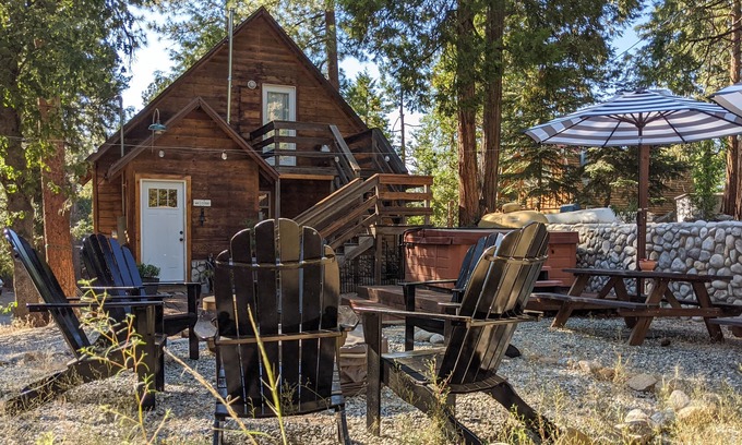 Pine Cove Cabina | Two Magical cabins *Spa, Fireplace, Pet Friendly*