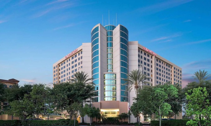 Southwest Anaheim Casa | Two Pet-Friendly Suites – Close to Disneyland and Angel Stadium of Anaheim