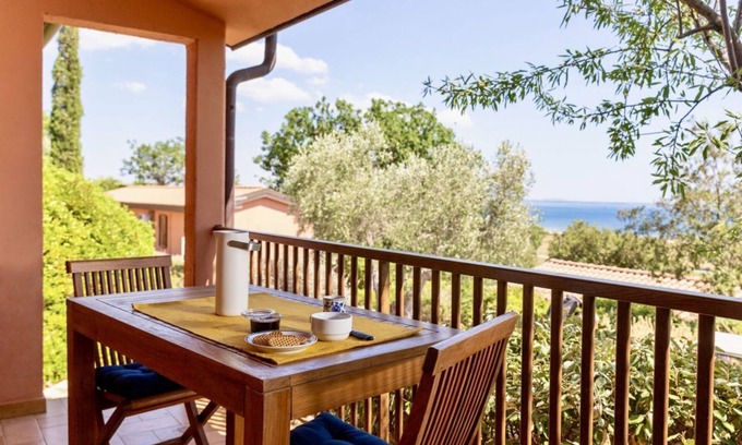 Talamone Apartamento | Two-room brick apartment of approximately 35 m2 on the ground floor or first floor with air conditioning surrounded by vegetation, composed of a living room with flat-screen television, two single beds and a kitchenette equipped with stove, fridge with f