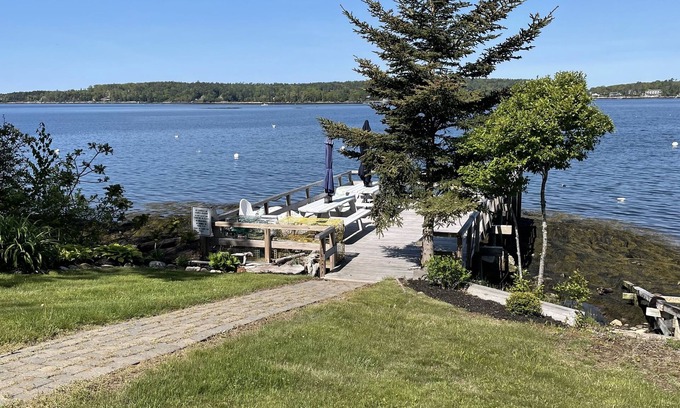 East Boothbay Condominio | Two room condo with ocean view! First floor with a Handicap Bathroom!
