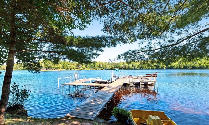 Presque Isle Cabina | ¡NUEVO LISTADO! Dos cabañas frente al lago para familias con muelle y hoguera - ¡perros bien!