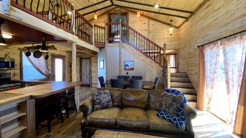 Cedaredge Apartamento | Two Story Cabin 2 Bedrooms with a Loft Sleeps 8 at the Cedaredge Lodge
