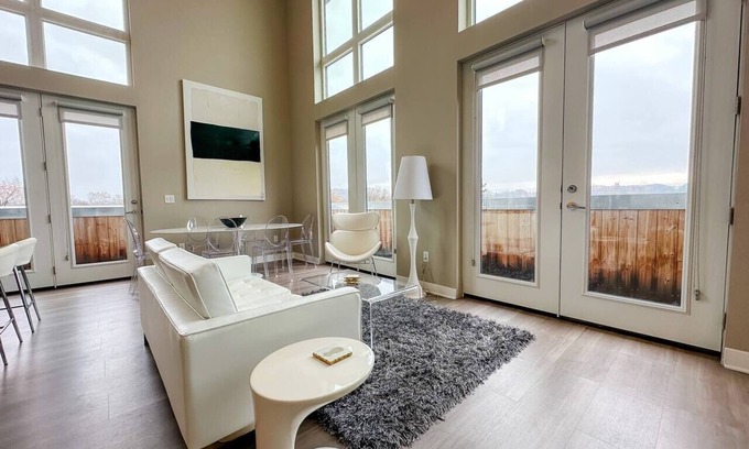 Downtown Rochester Apartamento | Two-Story Luxury Ultra-Modern Penthouse Apartment