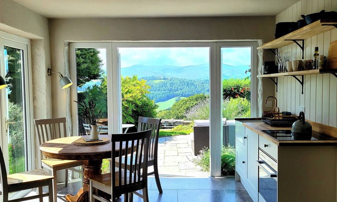 Eglwysbach Cabaña | Ty Farm Retreat - Farmhouse Studio - Mountain View