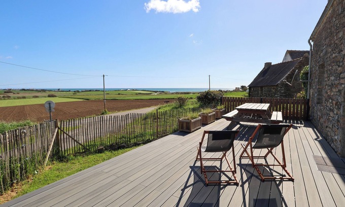 Plozevet Casa | Ty Mengleu : authentic farmhouse with panoramic ocean view - sleeps 8