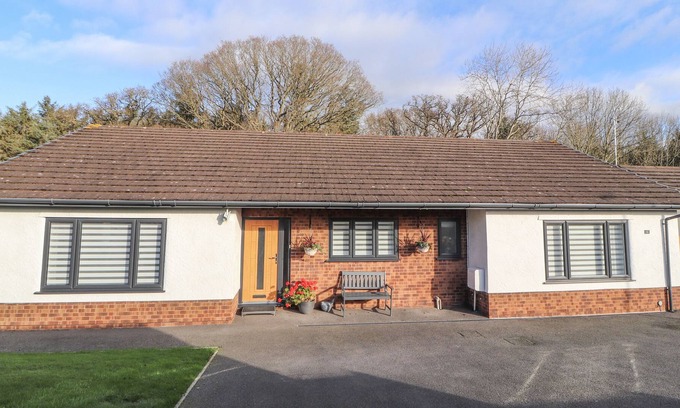Trefnant Casa | TY RHOSYN, pet friendly, with a garden in Trefnant