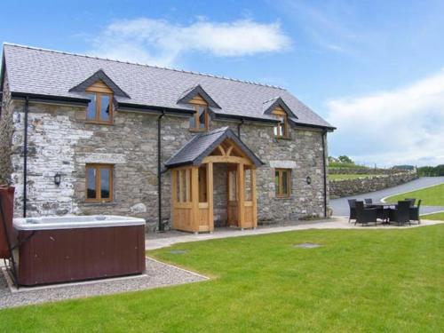 Ruthin Casa | Tyn Y Celyn Canol