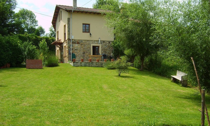 Romillo Casa | Casa típica asturiana para hasta 6+ personas con jardín privado