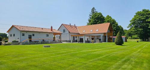 Nova Bystrice Casa | U rybníka Smrčná