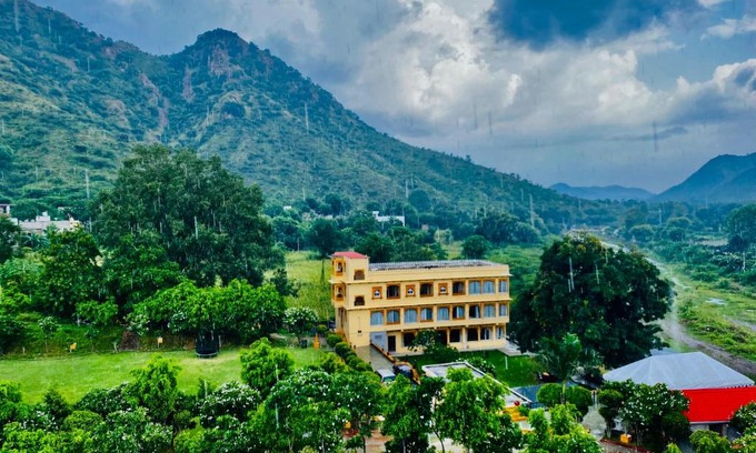 Udaipur Hotel | Udai Valley Resort -in lapse of ARAVALI Mountains