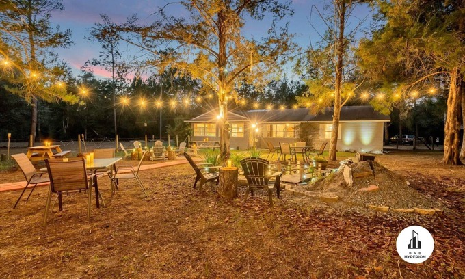 Eustis Casa | Uhost AI - 4BR Getaway - Cozy Firepit & Hot Tub Fun