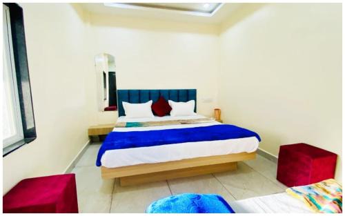 Ujjain Hotel | UJJAIN PREMIUM HOTEL - R A G H A V A N - Near Railway Station and Temple - Hygiene & Spacious Room - with wifi- and - Parking - fully Air Conditioned hotel at Prime Location - BEST HOTEL IN UJJAIN