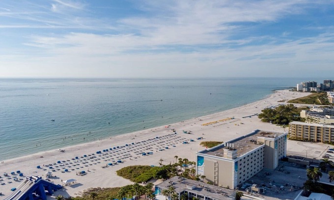 St. Pete Beach Complejo | Ultimate Beachfront Escape at Bluegreen at Tradewinds-Studio Gulf Front