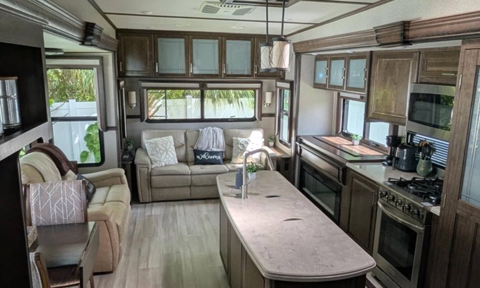 North Fort Myers Casa | Ultimate Comfort! Rent Our Grand Design Solitude 373FB-R 5th Wheel Camper!