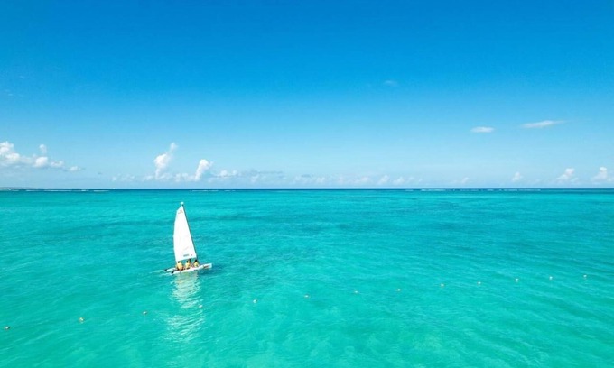 The Bight Complejo | Ultimate Relaxation: 3 Oceanfront Suites, Kids Stay Free, Spa & Outdoor Pool