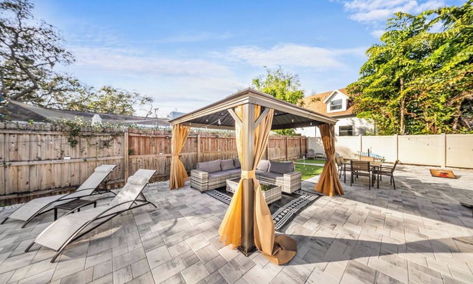Carrollwood Casa | Ultimate Vacation Spot: Pool, Mini Golf & Hammock!