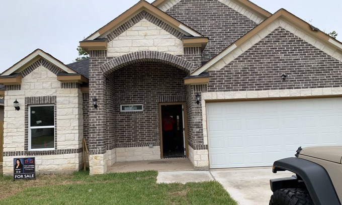 Southeast Houston Casa | Ultra Chic 3/2 Home w/Hot Spa-Mins from Downtown and NRG stadium.