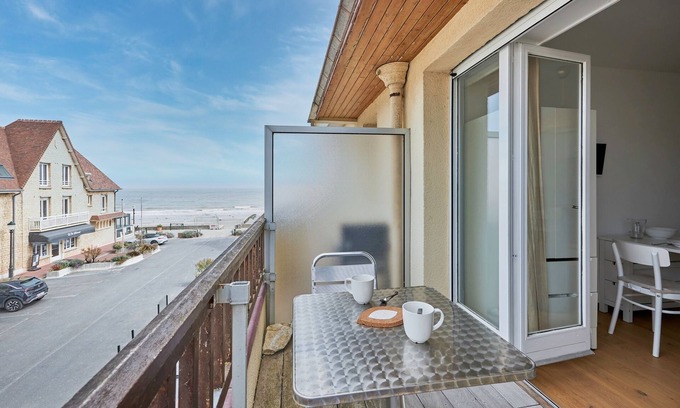 Saint-Regnobert-de-la-Cote-de-Nacre Apartamento | Un Balcon sur la Mer - Appt à 30m de la plage