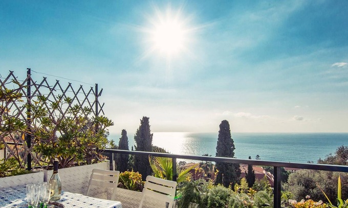 Ospedaletti Apartamento | Una Terrazza sul Golfo di Ospedaletti by Wonderful Italy