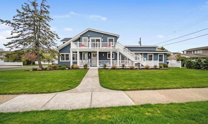 A-Zone Casa | Unbeatable location - 4 houses to beach, 5BR, 3BA, walkability!