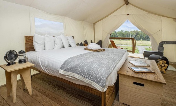 Livingston Otro | Under Canvas North Yellowstone - Paradise Valley