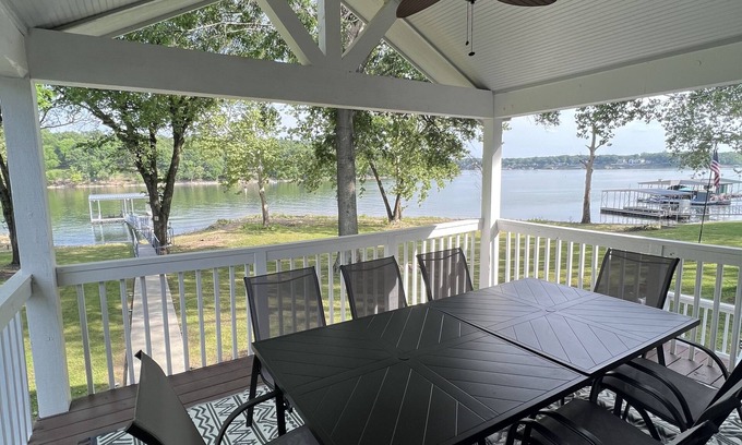 Grove Casa | Unforgettable Memories at this Lakefront Home, Ideal for Families & Fishermen