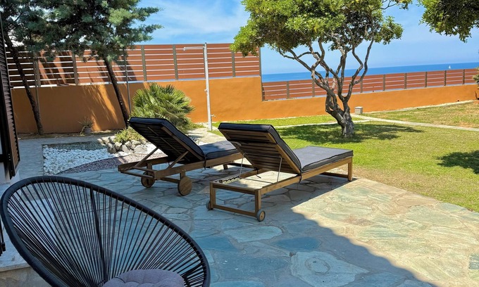 Kalathas Casa | Unick Avra Luxury Living - Expansive private garden with breathtaking sea view