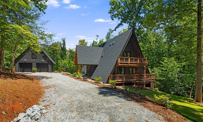 Lenoir Chalet De Esquí | Unique A-Frame cabin with Hot tub,Firepit,Jukebox