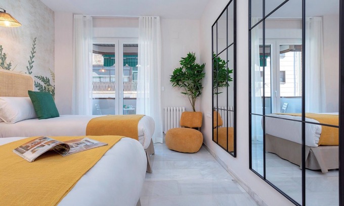 Centro - Sagrario Apartamento | Unique Apt. With Parking in Granada. Fuente Nueva